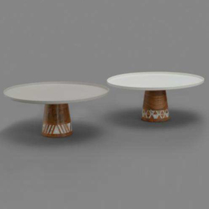 Support à gâteau sur piétement en métal et bois de manguier, fait main, avec détails en nacre, idéal pour un service et une présentation élégants sur table. - Product Image 4