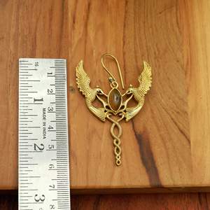 Pendientes de latón con diseño de Fénix y múltiples gemas |   Pendientes Colgantes Hechos a Mano con Diseño de Cisne Doble, Turquesa, Ojo de Tigre, Labradorita y Piedra Lunar - Product Image 4