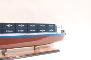 Maqueta de Buque Portacontenedores de Madera Hecha a Mano - Réplica a Escala de Buque de Carga Comercial, Decoración de Escritorio, Contenedor CMA CGM - Product Image 4