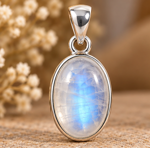 Pendentif en Pierre de Lune Arc-en-ciel Bleue Flash de Forme Ovale avec Finition Argent Poli pour Collections de Bijoux de Boutique et de Mode - Product Image 4