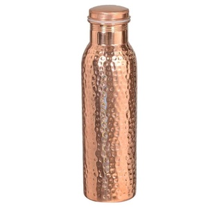 Bouteille d'eau en cuivre artisanale indienne, design martelé, 100% cuivre pur, pour boire de l'eau, au prix de gros - Product Image 1