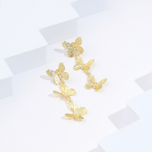 Pendientes colgantes de mariposa de latón para mujer, modernos, hechos a mano, ligeros y versátiles, ideales para regalo. - Product Image 2