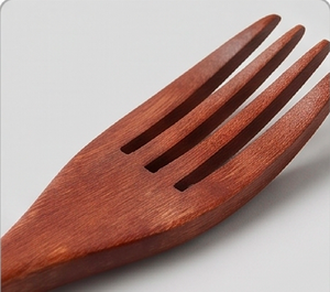Ensemble cuillère et fourchette en bois avec poignées noires, design minimaliste, couverts réutilisables pour la cuisine - Product Image 3