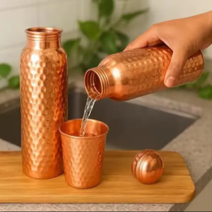 Bouteille à boire en cuivre écologique, flacon de stockage d'eau ayurvédique traditionnel pour la maison, la cuisine, le bureau et les voyages - Product Image 1