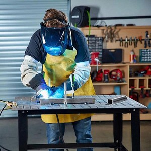 Table de soudage professionnelle en acier avec kit d'outils de 24 pièces, surface de travail robuste, pinces, fixations et accessoires de soudage GAR052 - Product Image 6