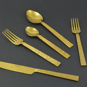 Juego de cubiertos metálicos con acabado antiguo, elegantes utensilios de comedor para decoración de restaurantes vintage, servicio de banquetes y hostelería de lujo. - Product Image 2