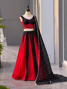 Ensemble Lehenga Rouge et Noir Navratri avec Broderie Miroir, en Coton à Séchage Rapide, Blouse Ethnique Moderne et Dupatta – Robe de Festival pour Femme - Product Image 6