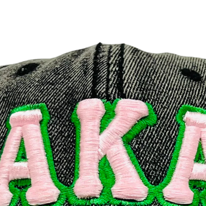 Gorra de Béisbol Ajustable de Mezclilla Negra Desgastada AKA con Letras Rosas Bordadas, Estilo Casual Vintage - Product Image 4