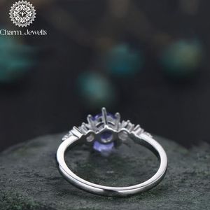 Anillo de Compromiso de Moissanita con Corte Cojín Chapado en Oro y Plata para Mujer Charm Jewels, Certificado IGI, Engaste Clásico de Garras, Gema de 3g - Product Image 2