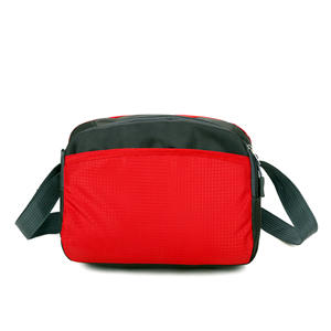 กระเป๋าสะพายข้างสีม่วงและสีดำ กระเป๋าเดินทางกันน้ำ - Product Image 4