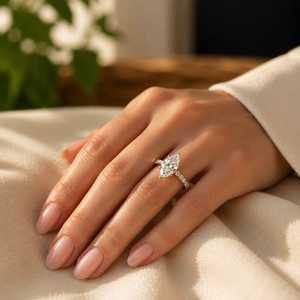 Anillo de compromiso de plata de ley 925 con diamante marquesa oculto tipo halo, anillo de aniversario para mujer con 6 puntas, anillo de propuesta de moissanita - Product Image 6
