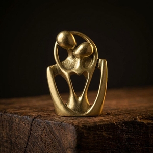 Sculpture abstraite en aluminium artisanale de Moradabad Art Metal Ware, figurine contemporaine pour décoration de table et présentation dans le salon - Product Image 1