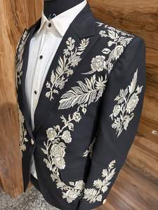 Costume de mariage noir brodé de fleurs pour homme – Blazer de créateur pour soirée et bal de promo pour le marié - Product Image 4