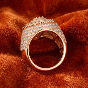 Anillo de Moissanita Chapado en Oro Rosa con Clúster, Halo Redondo y Pavé, Banda de Declaración, Joyería Hip Hop, Regalo para Hombre, Estilo Elegante Miami Chicago USA - Product Image 2