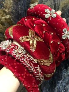 Serre-tête de luxe brodé de perles pour mariage et soirées - Product Image 6