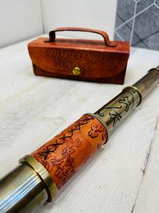 Télescope vintage Dolan London en laiton finition laiton avec boîte en cuir - Product Image 2