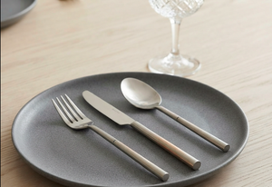 Juego de Cubiertos de Acero Inoxidable Espejado, Acabado Satinado, Resistente al Deslustre, con Diseño de Mango Cilíndrico, Perfecto para Hoteles y Cafeterías - Product Image 4