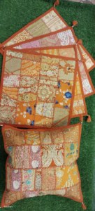 ปลอกหมอนสี่เหลี่ยมงานแฮนด์เมดจาก Keshav Handicrafts ผ้าฝ้าย 100% สไตล์วินเทจโบโฮ ปรับแต่งได้ ปิดแบบซองจดหมาย เหมาะสำหรับใช้ในบ้านและโรงแรม - Product Image 5