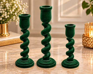 Ensemble de 3 bougeoirs en velours vert de luxe, bougeoirs en métal décoratifs pour la décoration de mariage et de la maison - Product Image 1