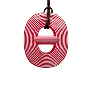 Pendentif en corne de buffle éco-responsable fait main, plaqué laque, style tendance, bijoux de mode unisexe pour femmes, forme ovale, anniversaire - Product Image 4