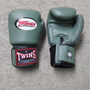 Gants d'entraînement de boxe Muay Thai haut de gamme en cuir PU, mousse haute densité, légers, respirants, avec sangle de poignet réglable et fermeture auto-agrippante - Product Image 6