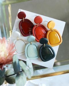 Elegantes Pendientes Colgantes Geométricos Tradicionales de Resina Epoxi Pintados a Mano para Niñas, Joyería de Moda para Fiestas, Colección de Regalos - Product Image 3
