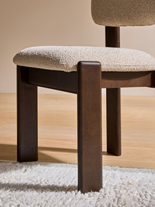 Silla de Comedor Moderna de Mediados de Siglo, de Madera Maciza, con Asiento y Respaldo Tapizados en Bouclé de Primera Calidad - Product Image 4