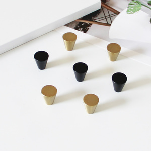 Bouton contemporain en alliage de zinc durable et écologique pour commodes, armoires de chambre, de cuisine, de salon, de salle à manger et autres meubles - Product Image 3