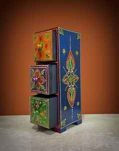 Caja de Joyería de Madera Nirmala Handicrafts, Artesanal, con Relieve, Pintada a Mano, con Esmalte, 3 Cajones, Decorativa, Regalo de Boda - Product Image 1