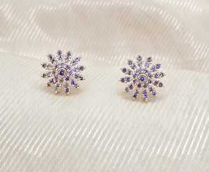 Boucles d'oreilles clous artificielles florales les plus vendues avec pierres étincelantes – Bijoux élégants et tendance pour femme, à porter au quotidien ou en soirée - Product Image 6