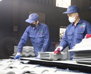 Tuiles de toiture ondulées écologiques SHINKO Vietnam sans amiante, résistantes à la chaleur, matériau de toiture durable - Product Image 6