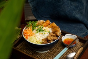 วุ้นเส้นข้าวแดงพรีเมียม 200 กรัม ไม่มีบอแรกซ์ ปลอดจีเอ็มโอ วุ้นเส้นข้าวแห้งเพื่อสุขภาพ รับผลิตแบบ OEM ODM จากเวียดนาม - Product Image 6