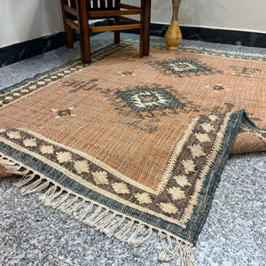 Alfombra Kilim de Yute Hecha a Mano, Diseño Tribal Vintage, Alfombra de Fibra Natural con Flecos - Product Image 4