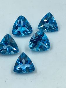 โทแพซสีฟ้าธรรมชาติคุณภาพสูง รูปทรงสามเหลี่ยม 5 เม็ด ขนาด 6 มม. น้ำหนัก 4.49 กะรัต คุณภาพดีที่สุด - Product Image 4