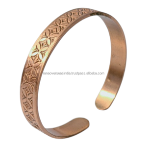 Bracelet en cuivre moderne fait main, ajustable, manchette ouverte, écologique, motif gravé décoratif, accessoire de mode - Product Image 5