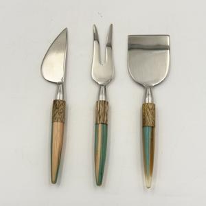 Cuchillo para Queso y Pastel con Hoja Dentada, Mango de Resina y Hoja de Acero Inoxidable - Product Image 1