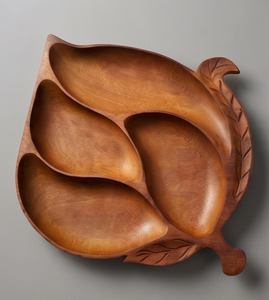 Plato de servir de madera hecho a mano con diseño minimalista de hojas grabadas, ideal para el hogar, bodas, eventos y restaurantes. - Product Image 1
