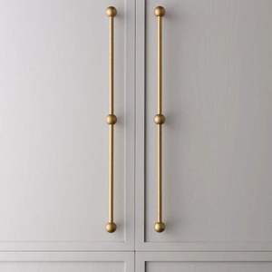 Manija de latón refinado diseñada para complementar proyectos de mobiliario interior con un rendimiento confiable y una artesanía de primera calidad. - Product Image 1