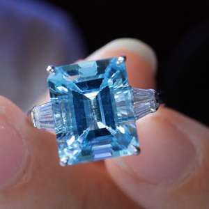 แหวนอะความารีนซานตามาเรียธรรมชาติทรงสวยหรู งานแฮนด์เมดสั่งทำพิเศษ เครื่องประดับชั้นดี ของขวัญสำหรับงานหมั้นและงานแต่งงานสำหรับผู้หญิง - Product Image 1