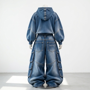 Ensemble survêtement cargo en jean bleu pour femme, sweat-shirt court oversize et jean baggy à jambe large, streetwear personnalisé - Product Image 4