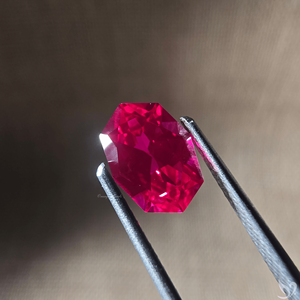 Rubis de laboratoire de 1,49 carat, taille octogonale, rouge vif, pierre précieuse non montée pour bague, pendentif et bijoux fins - Product Image 4