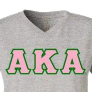 Camiseta con Cuello en V con Letras AKA, Color Rosa Claro, Algodón Premium, Manga Corta, Ropa de Hermandad Griega, Camiseta AKA - Product Image 6