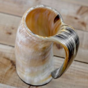 Venta al por mayor: Taza de cuerno vikinga duradera de calidad premium, acabada a mano, tallada naturalmente, ecológica, imitación religiosa antigua - Product Image 1