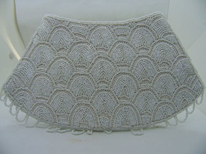 Elegante Bolso de Mano de Satén Blanco con Cuentas Bordadas a Mano, Perlas y Flores, Hecho a Mano, para Bodas, Fiestas y Eventos, Lowellcraft - Product Image 5