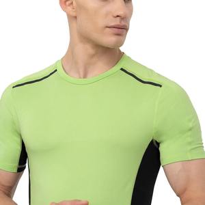 T-shirt de course pour homme en coton et spandex, coupe ajustée, séchage rapide, fabriqué au Pakistan, faible MOQ, idéal pour la gym et l'entraînement, t-shirt de compression - Product Image 4