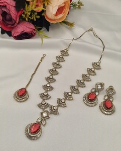 ชุดสร้อยคอทองโบราณประดับเพทายสีเขียวมรกต Ping Bling พร้อมต่างหูเข้าชุดและมงกุฎติดผมแบบ Kundan เครื่องประดับเจ้าสาวสุดหรู - Product Image 4
