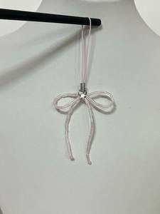 Llavero Bordado a Mano de Primera Calidad con Adornos Artísticos de Cuentas para Colecciones de Moda Boutique - Product Image 2