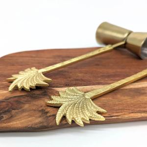 Ensemble d'outils de bar de haute qualité avec design en feuille d'or et planche en bois, idéal pour la mise en place d'un bar à domicile, la présentation et les occasions spéciales - Product Image 2