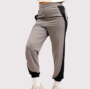 Pantalon de jogging ample et surdimensionné en molleton français pour femme avec logo personnalisé, 100 % coton épais, style hip-hop, idéal pour le sport et la gym - Product Image 5