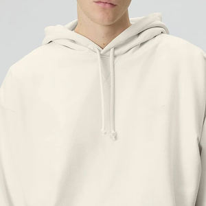 Sweat à capuche uni pour homme, design minimaliste avec manches longues, logo personnalisé et coutures durables - Product Image 2